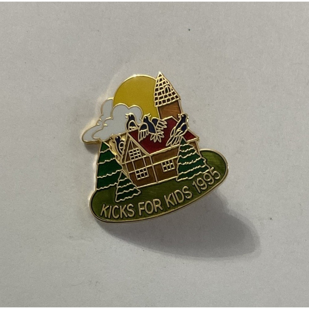 1995 KICKS FOR KIDS Vtg Enamel Lapel Pin Hat Pinback House Birds Gold Tone